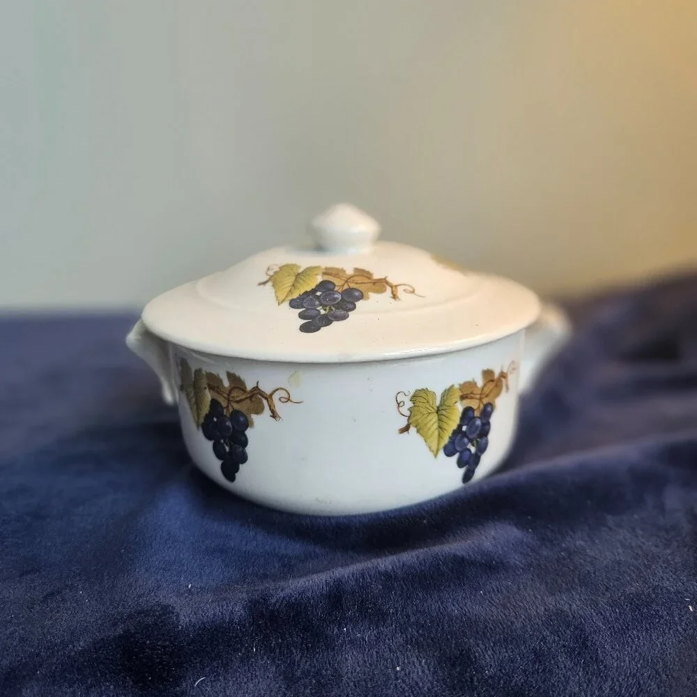 CORDON BLEU VINTAGE GRAPE HARVEST PATTERN CASSEROLE DISH